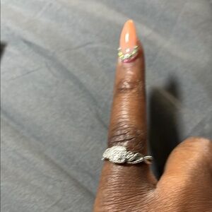 Elegant Silver Ring with Leaf Design